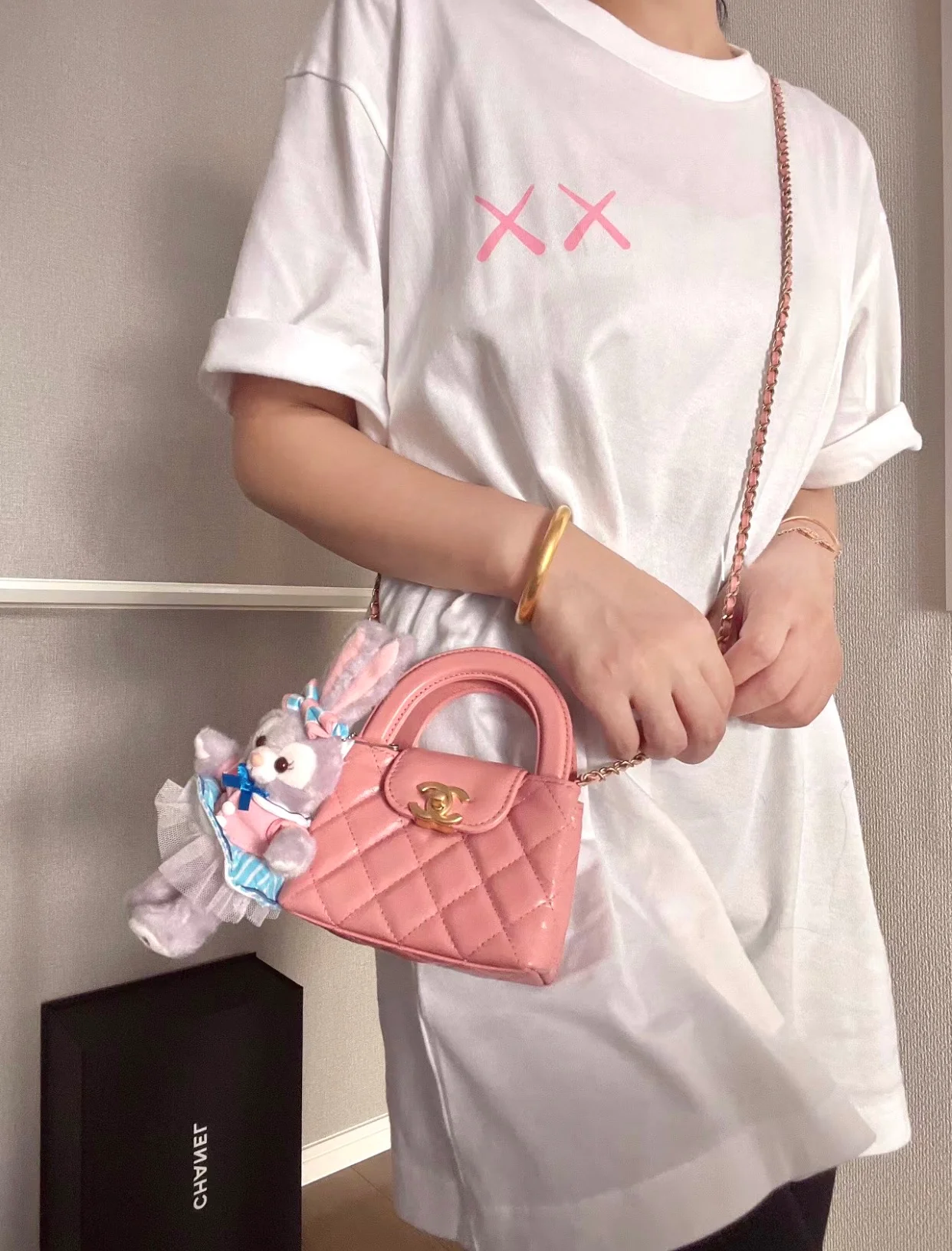 Мини-сумочка Chanel Kelly на цепочке - кораллово-розовая