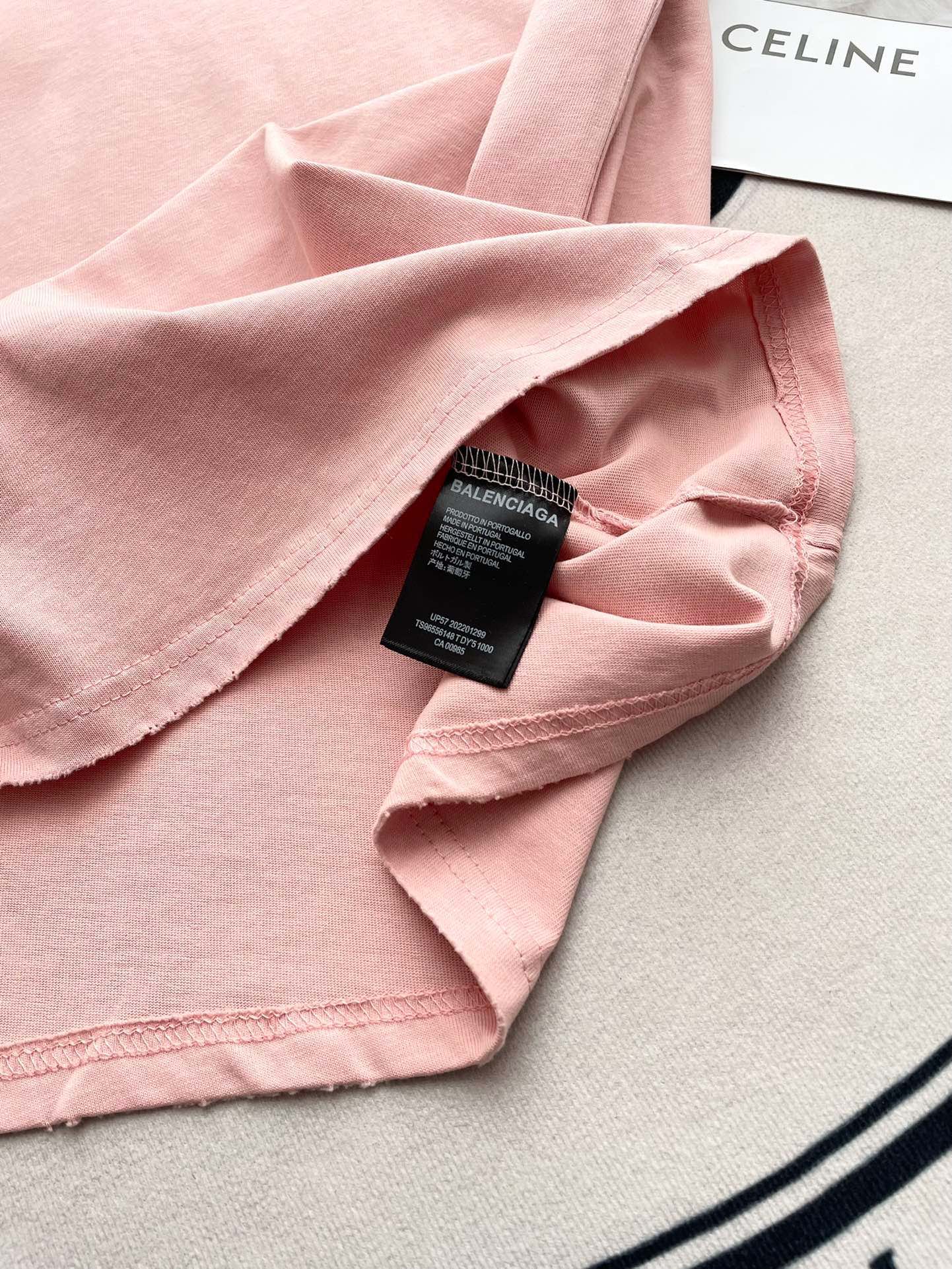 Balenciaga - 2403 - Простая хлопковая футболка свободного кроя с коротким рукавом и эффектом потертости