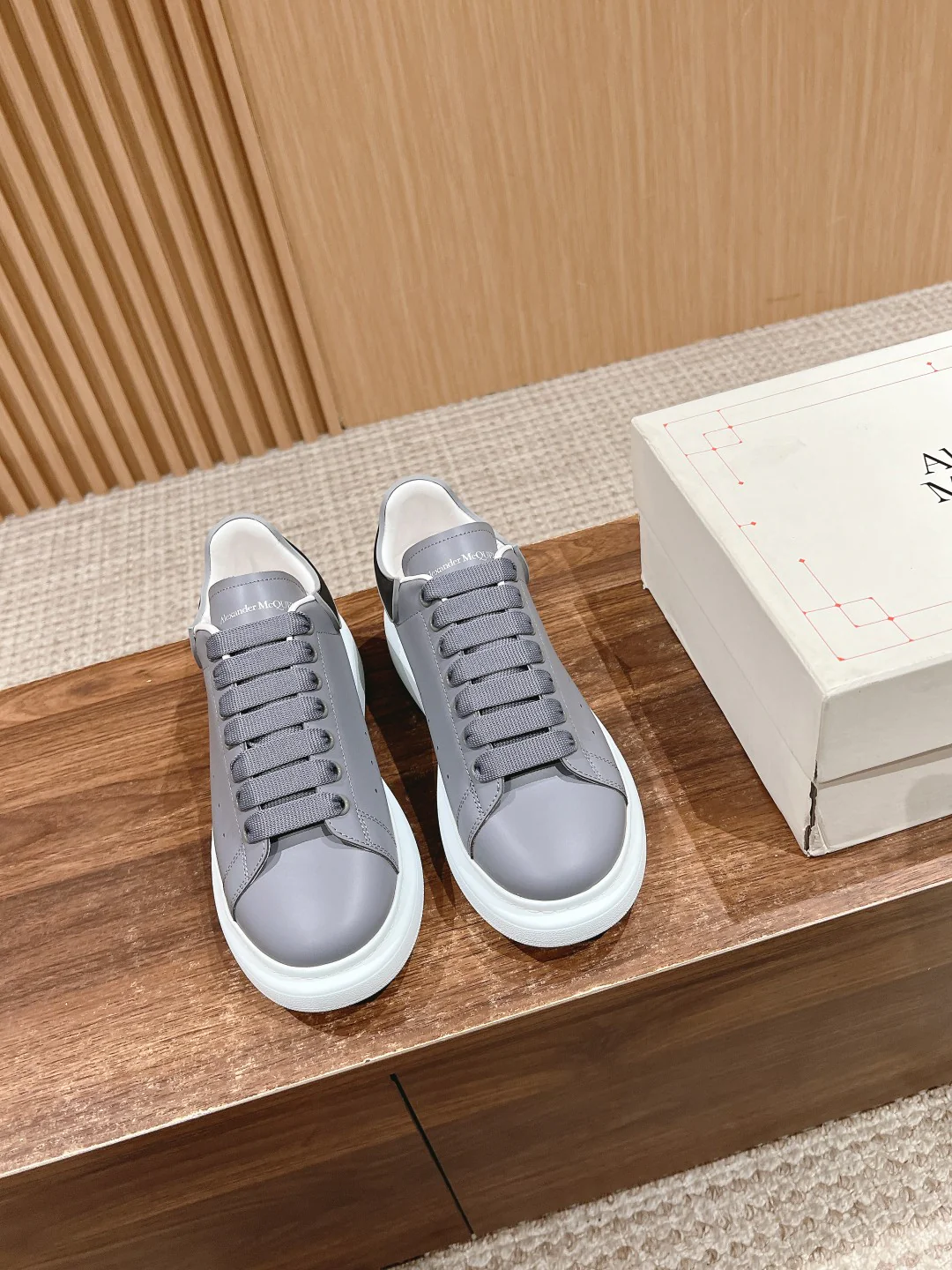 Повседневные туфли на платформе McQueen 2024 - серые