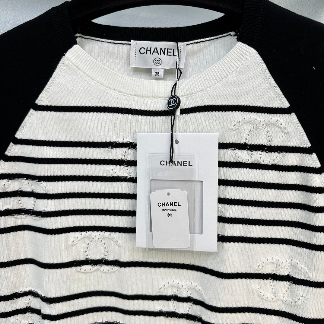Вязаный топ Chanel 2404 в минималистичную полоску - черный