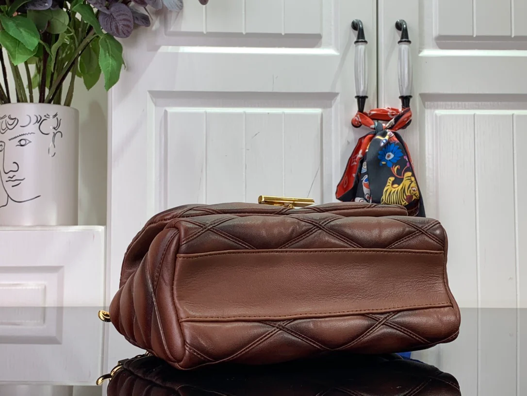 m25107-LV-Кварцевая сумка с тисненым узором и цепочкой, средне-темно-коричневая