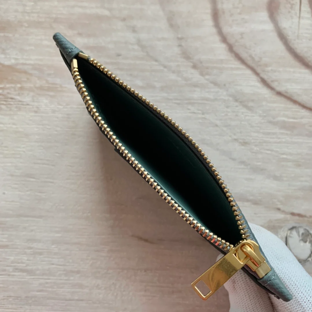 Celine 粒面小牛皮拉链卡包-云雾蓝