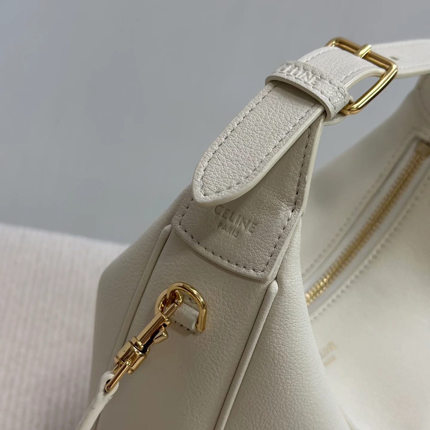 Сумка Celine-Lulu Crescent Bag - белая