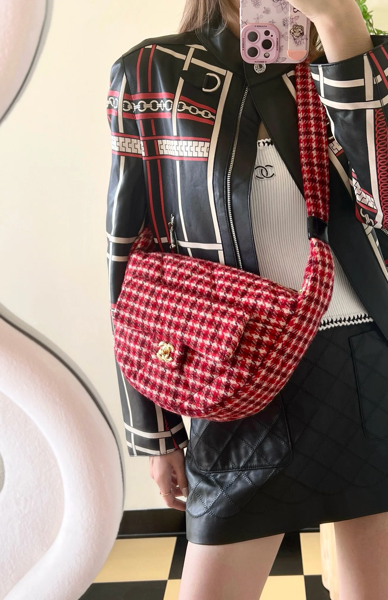 Сумка-хобо Chanel-Plover в красную клетку, полумесяц