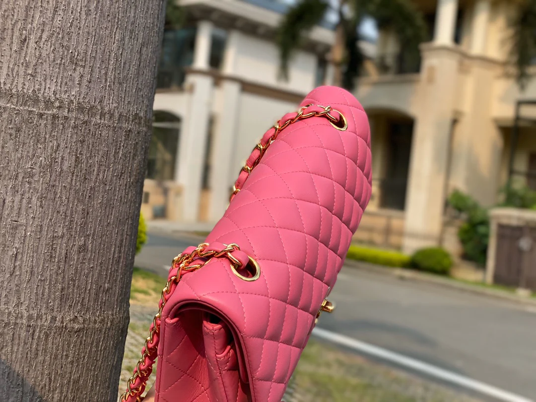 Классическая сумка Chanel из овечьей кожи CF — персиково-розовая с золотой фурнитурой — 25 см