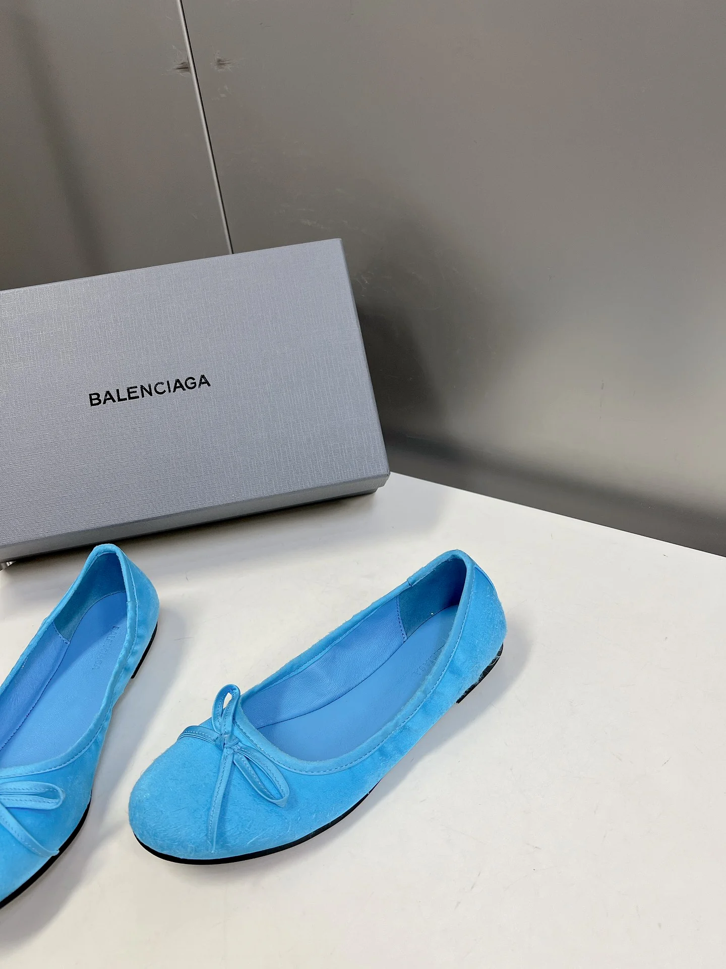 Коллекция Balenciaga 2023 года с подиума - Балетки - Синие