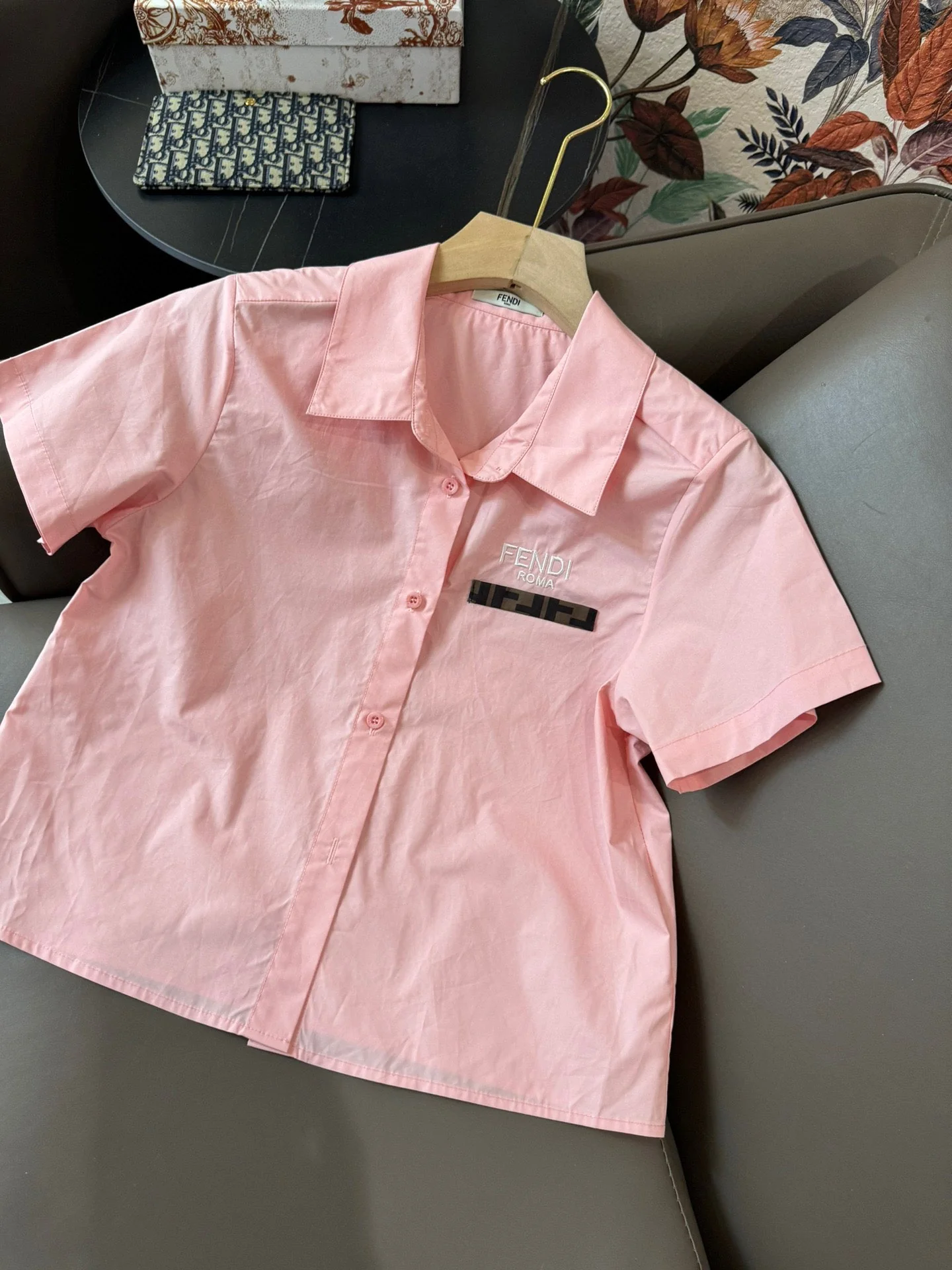 Футболка с коротким рукавом и буквенным принтом Fendi-2403-24ss