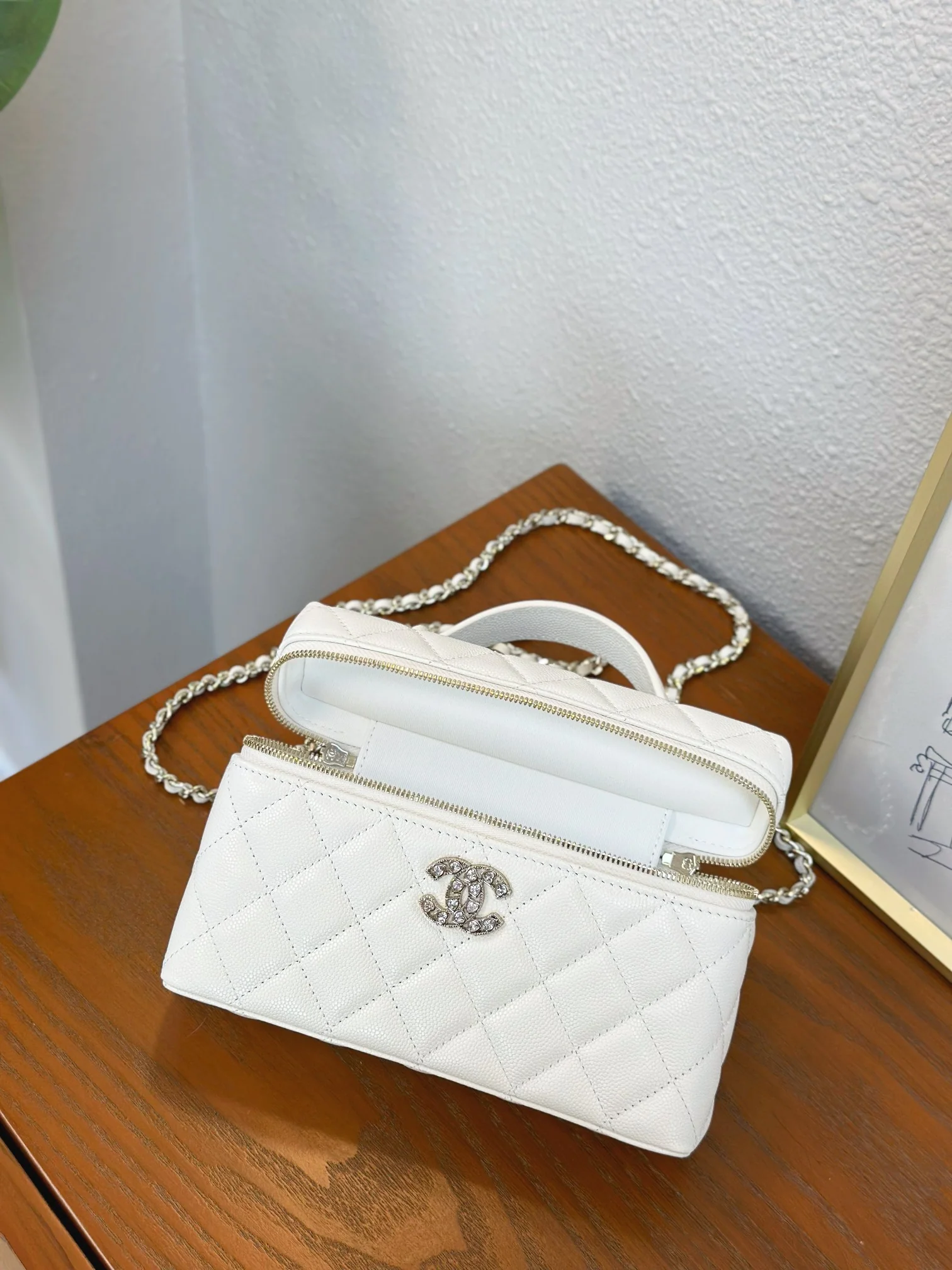 Сумочка Chanel 25p Heart Diamond LP с цепочкой - белая