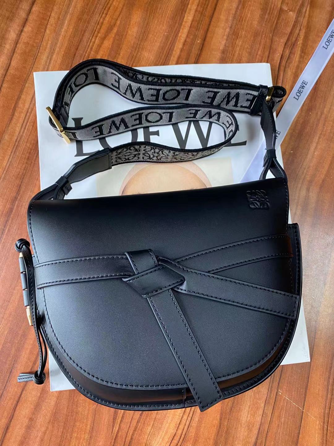 Сумка-седло Loewe-gate Letter с широким плечевым ремнем - маленькая - 1