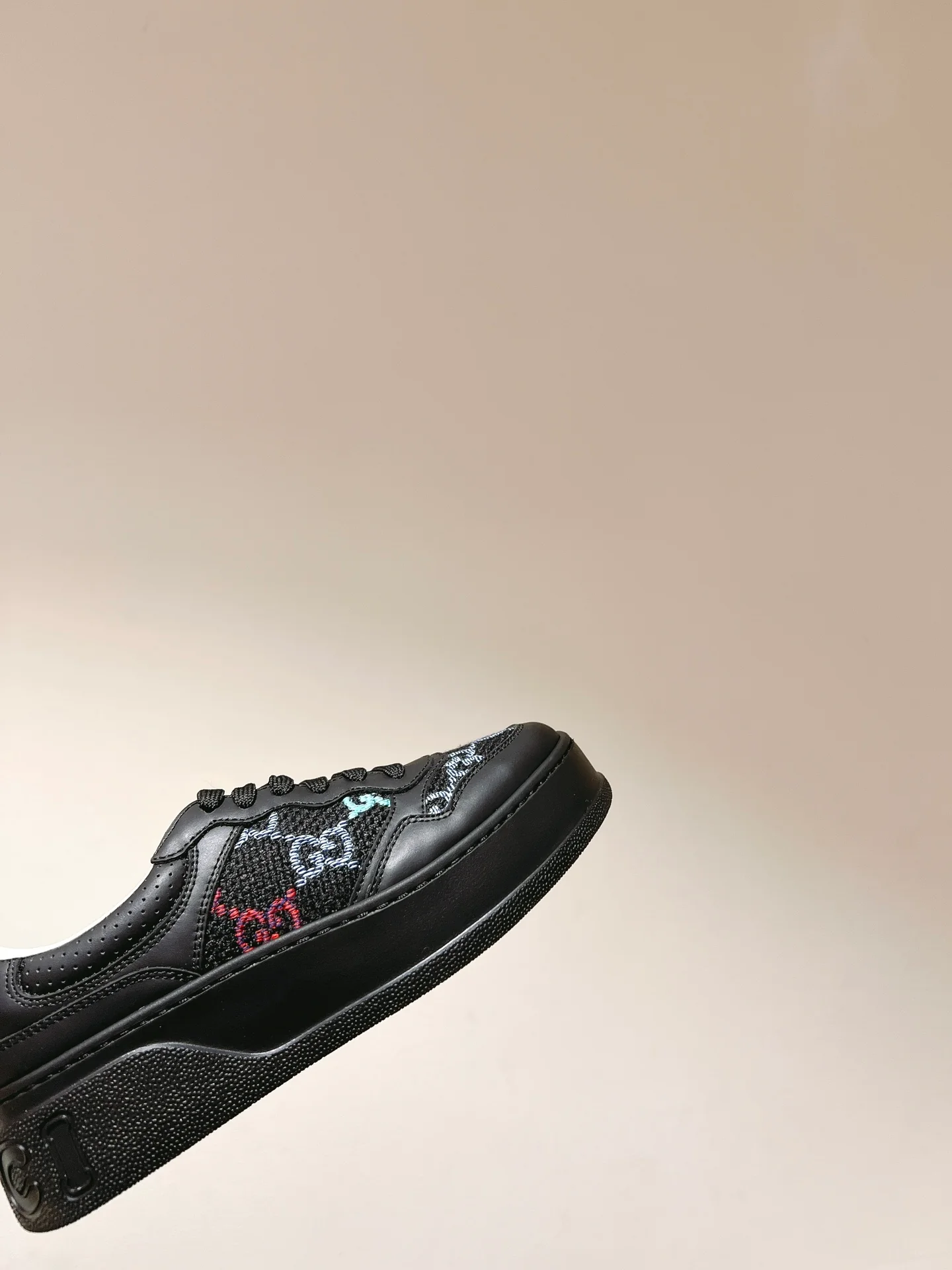 Юбилейные кроссовки на платформе Gucci - унисекс