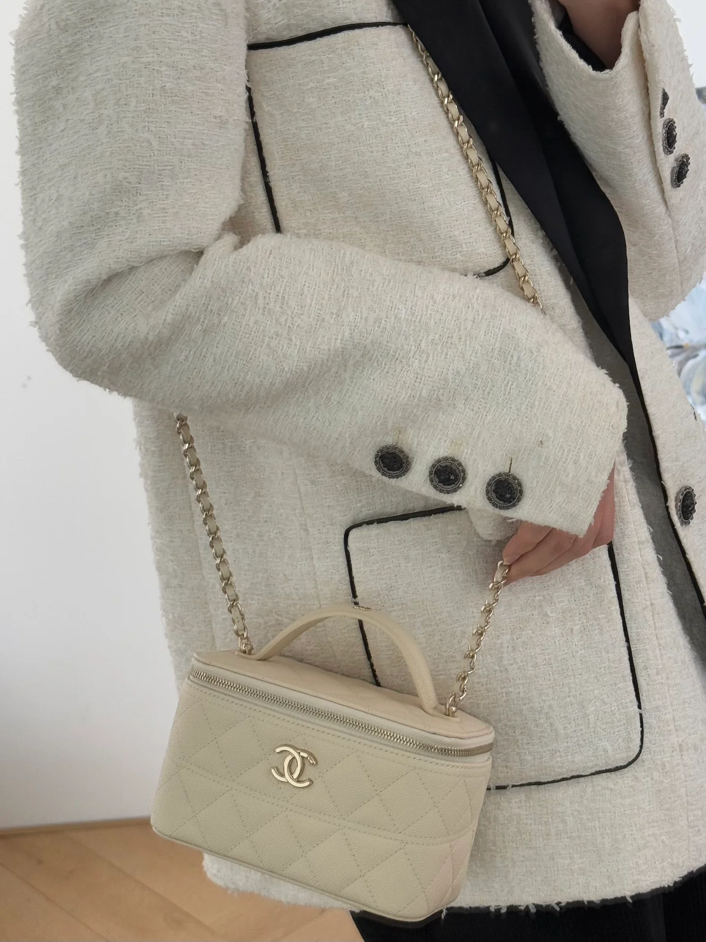 Сумка-ланчбокс Chanel 25c - серовато-белая