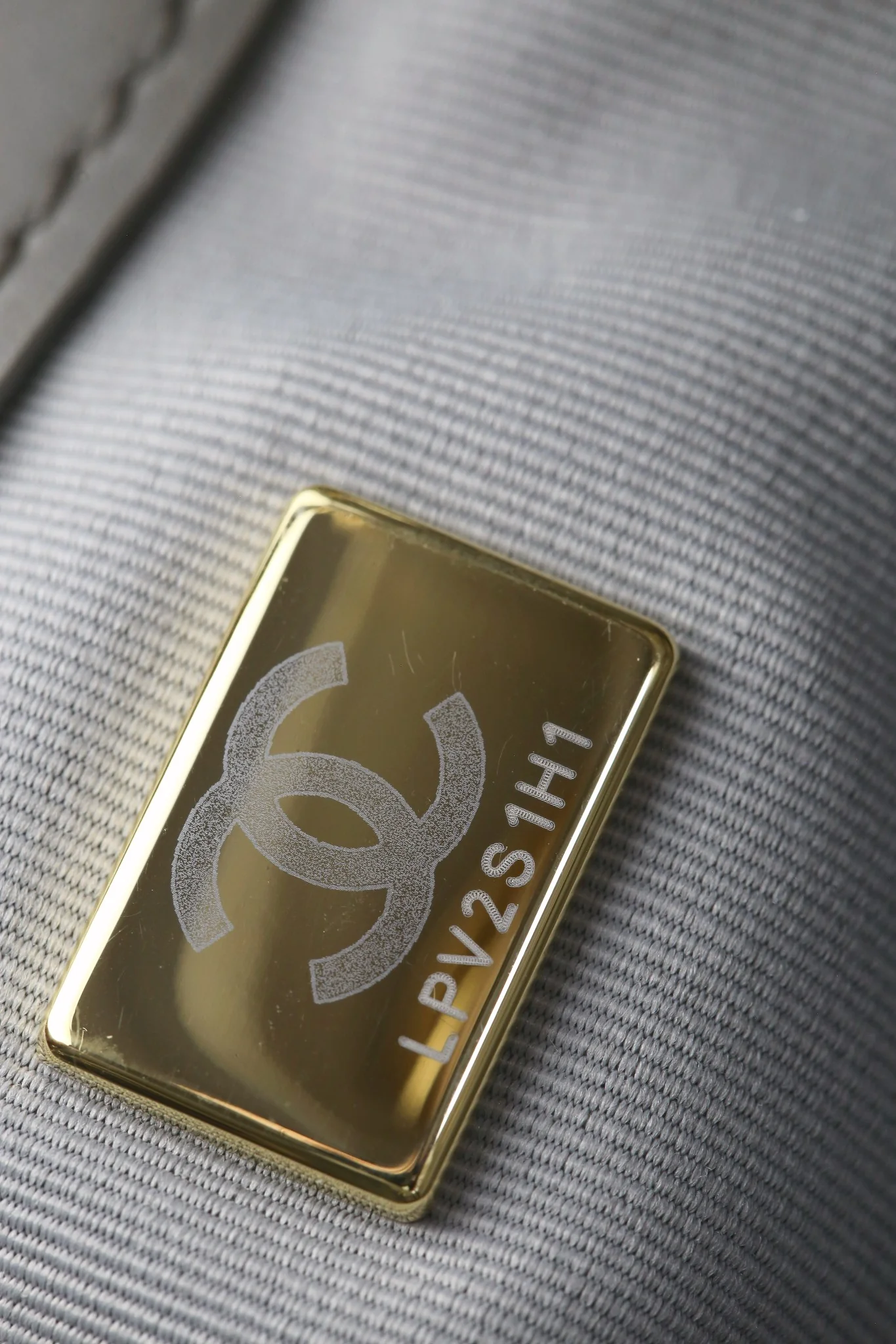 Пляжная сумка Chanel 25c, косметичка, ярко-желтая.