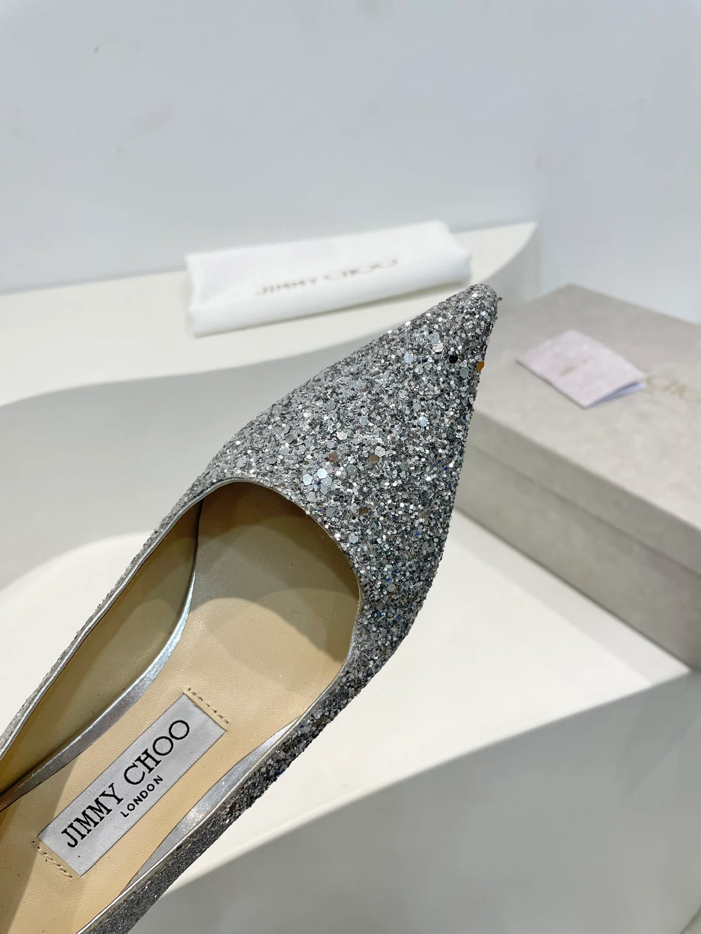 Туфли-лодочки Jimmy с острым носком на шпильке - серебристые