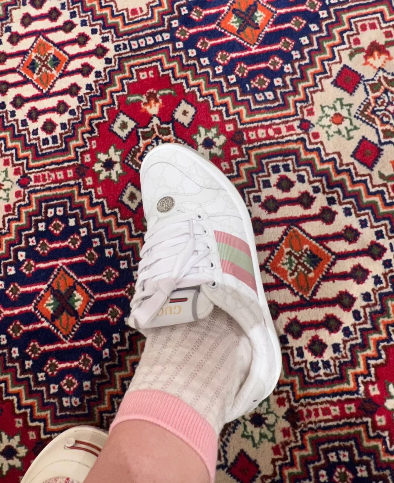 Потертые кроссовки Gucci — модель унисекс