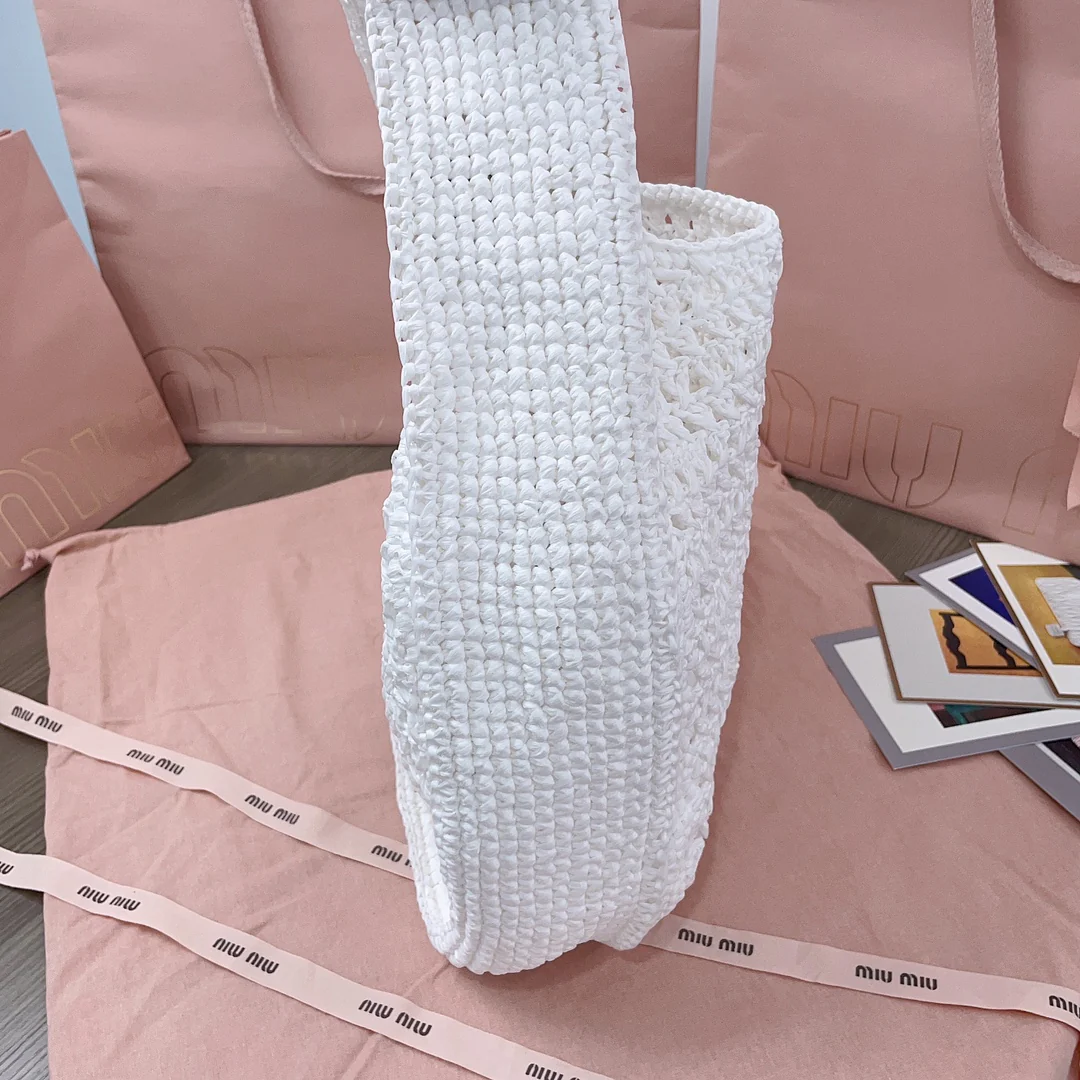 Плетеная сумка Miu Miu Crescent - белая