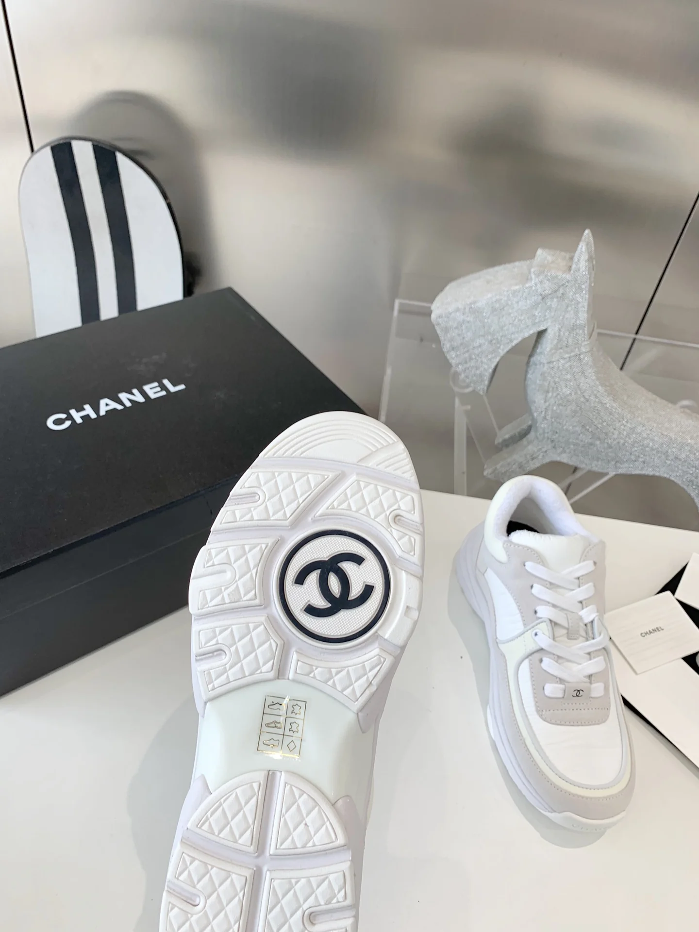 Новинка сезона осень/зима 2022 от Chanel - Спортивные повседневные туфли - Белые