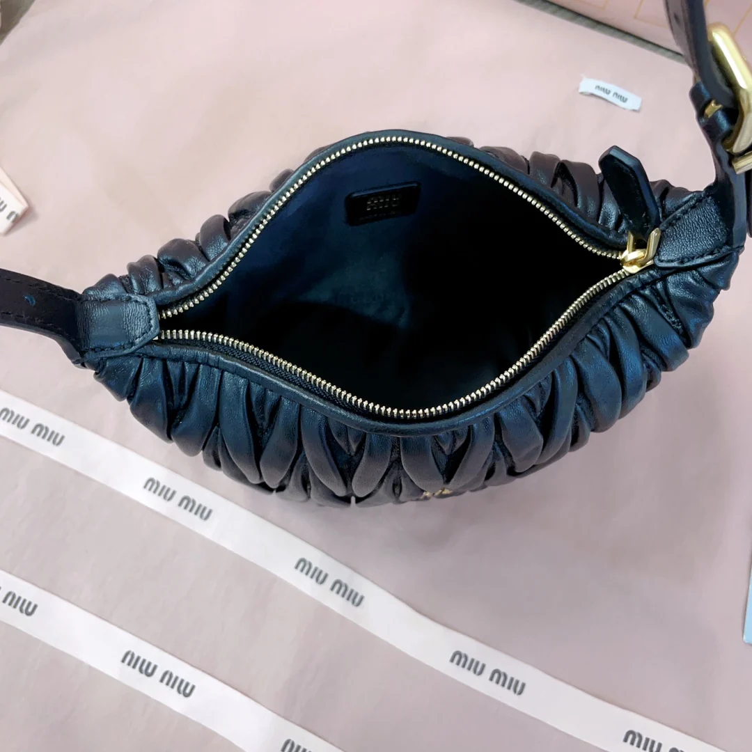 Сумка для ланча Miu Miu-5ne026-matelasse с вышивкой, мини, черная.