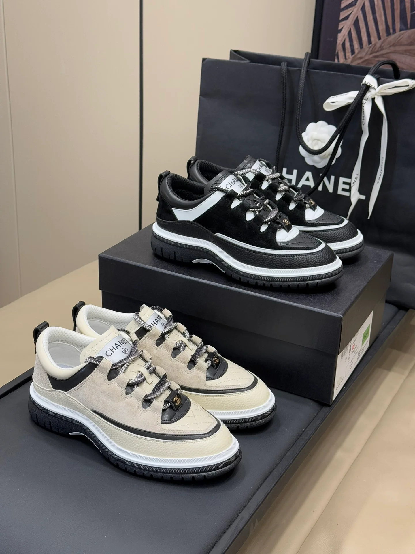 Изображение коллекции кроссовок Chanel 2024 года