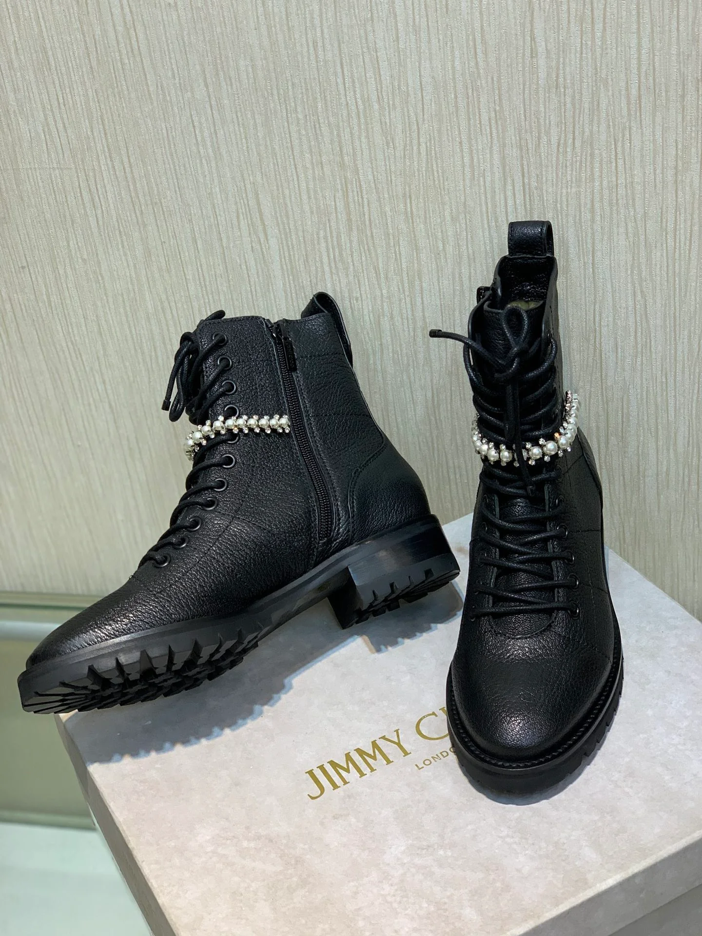 Jimmy - Новинка сезона осень/зима 2022 - Стразы Swarovski, жемчуг - 2-5 см