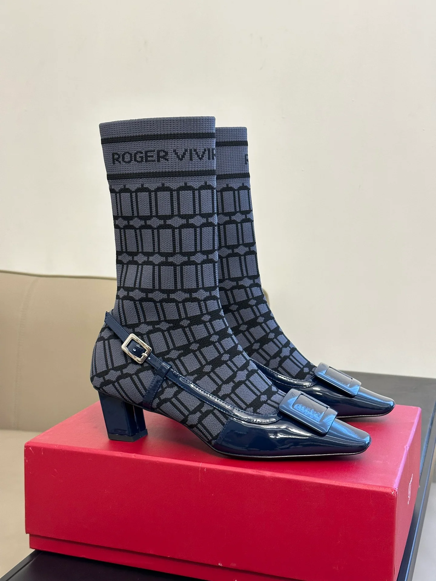 Обувь RV Shoes - Новинка сезона осень/зима 2023 - Ботильоны-носки на высоком каблуке с квадратным носком - Синие