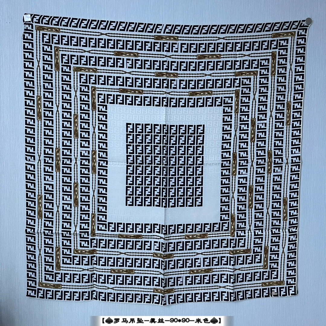 Fendi - Римский кулон с узором FF - Шелковый квадратный шарф