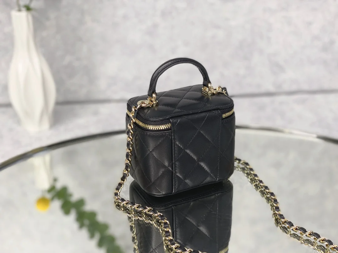 Футляр для помады Chanel 2022 года — маленькая коробочка — черный