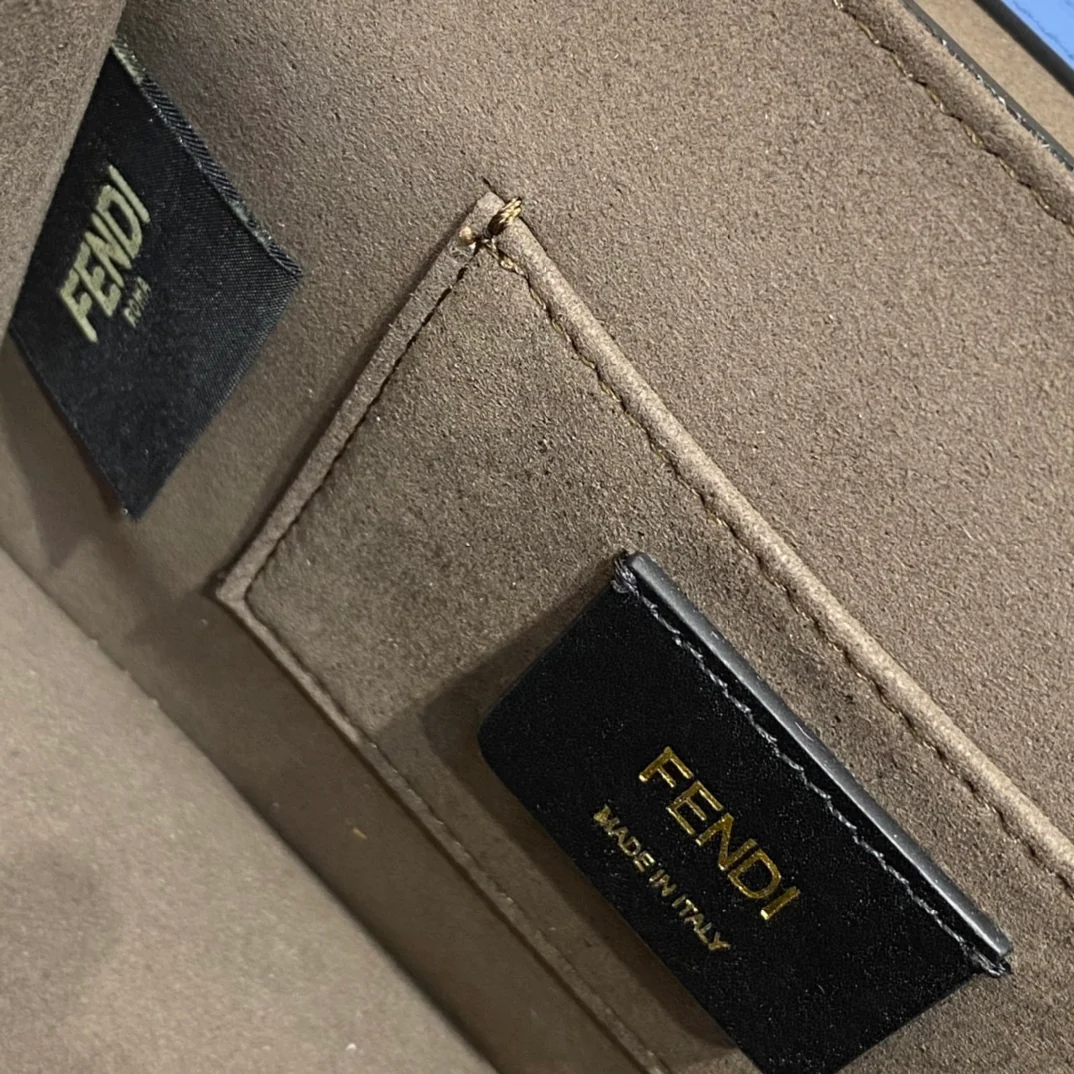 Сумка Fendi серии F — кожаная, на цепочке — маленькая — синяя