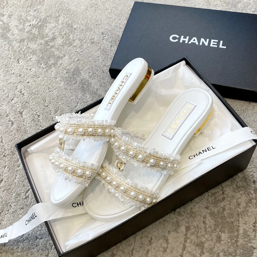 Новинка сезона весна/лето 2023 от Chanel - Туфли из овечьей кожи с жемчугом - Белые