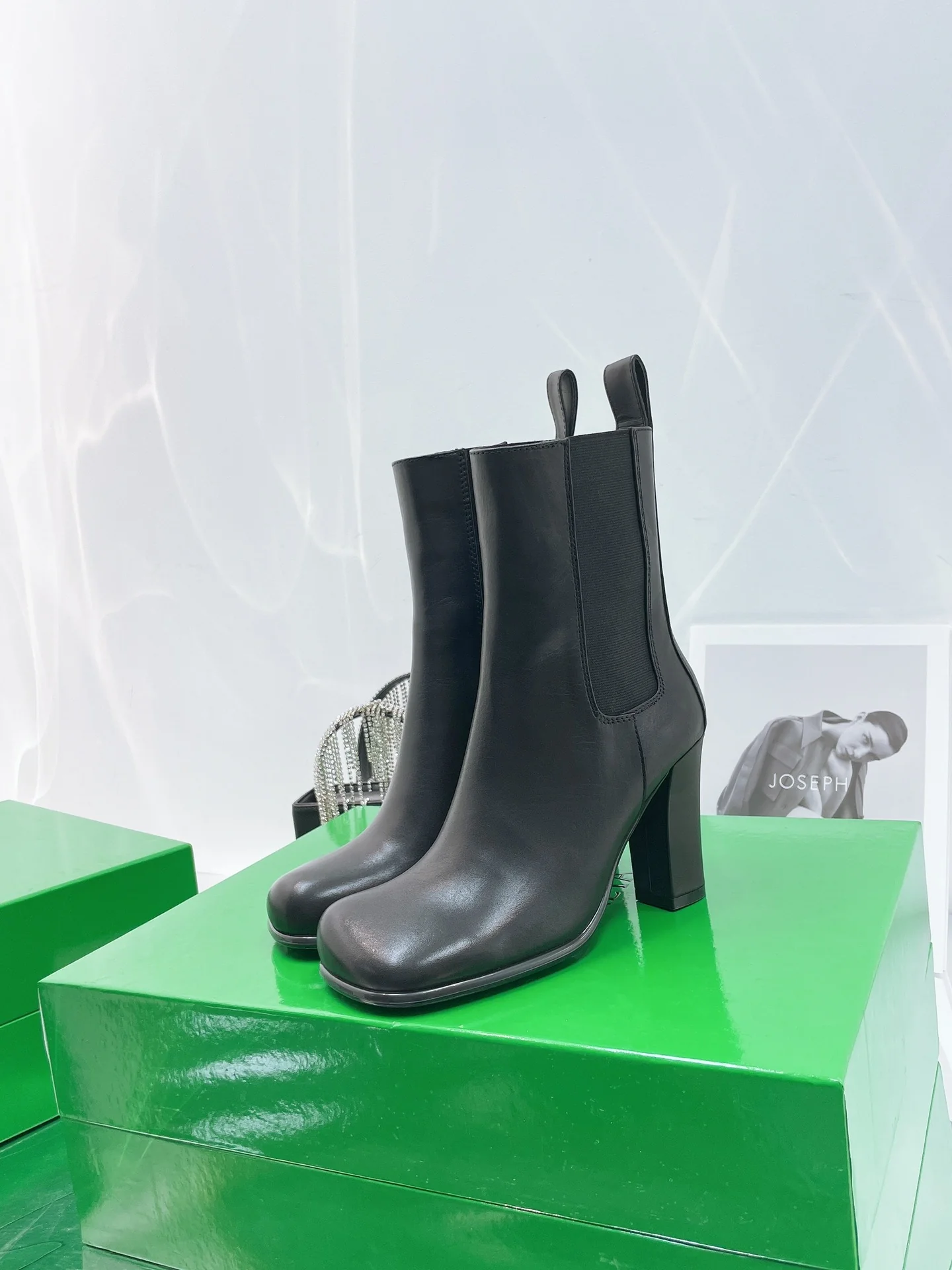 BV - Ботильоны на массивном каблуке с закругленным носком