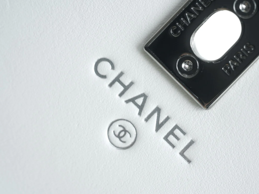 Chanel - Новая гармошка с ручками, украшенными стразами - Белая