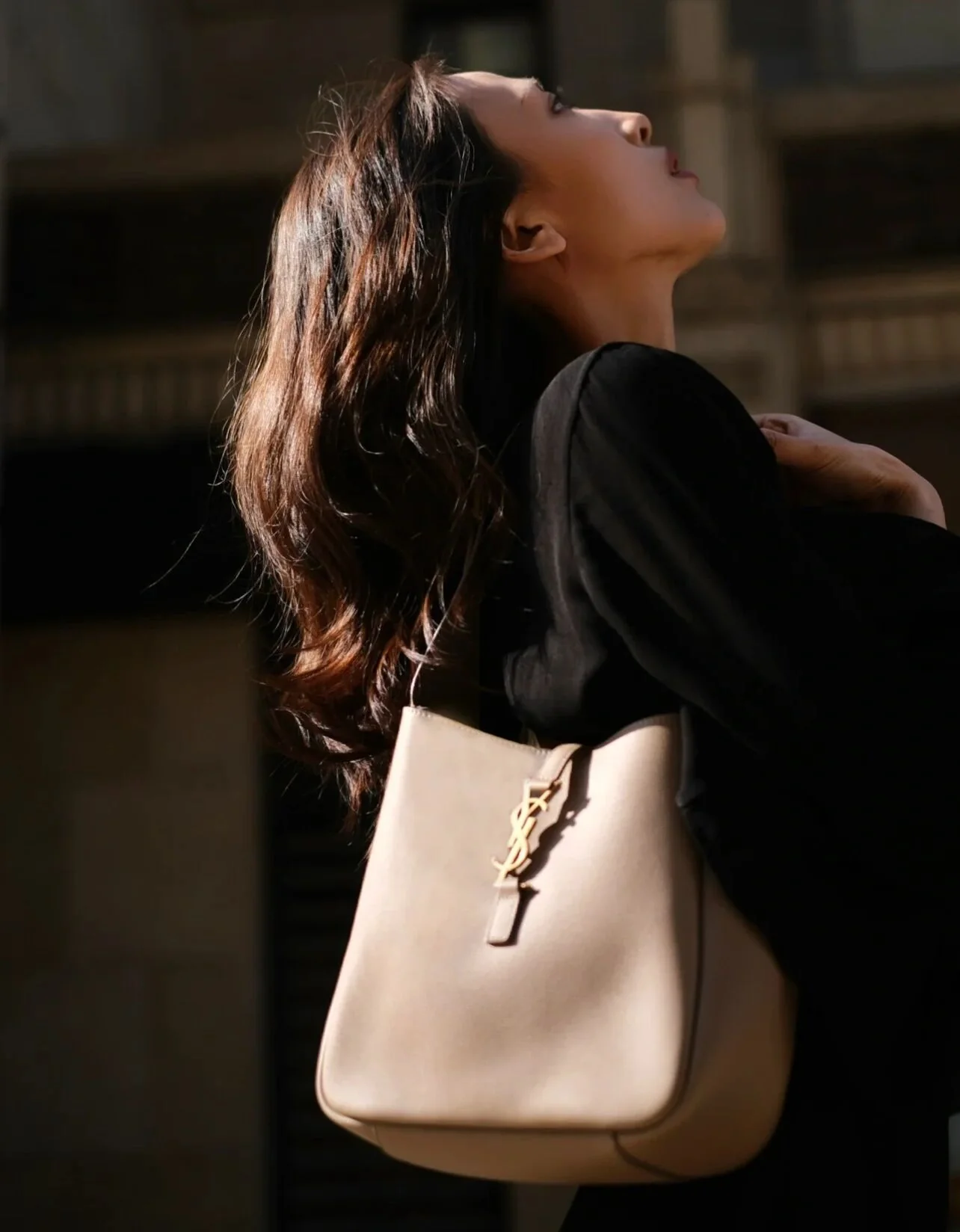 YSL-le-5-a-7-soft-hobo-rose sand