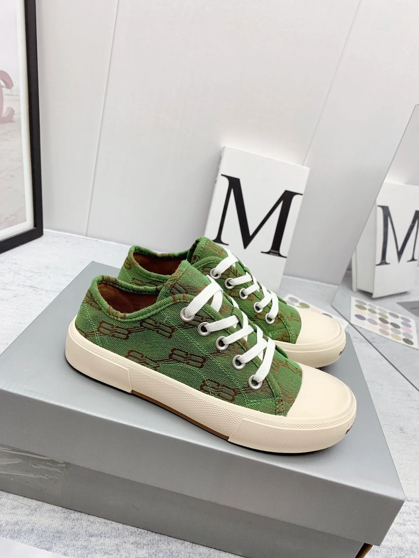 Новинка сезона осень/зима 2022 от Balenciaga - Парижские парусиновые туфли - Унисекс - Зеленый