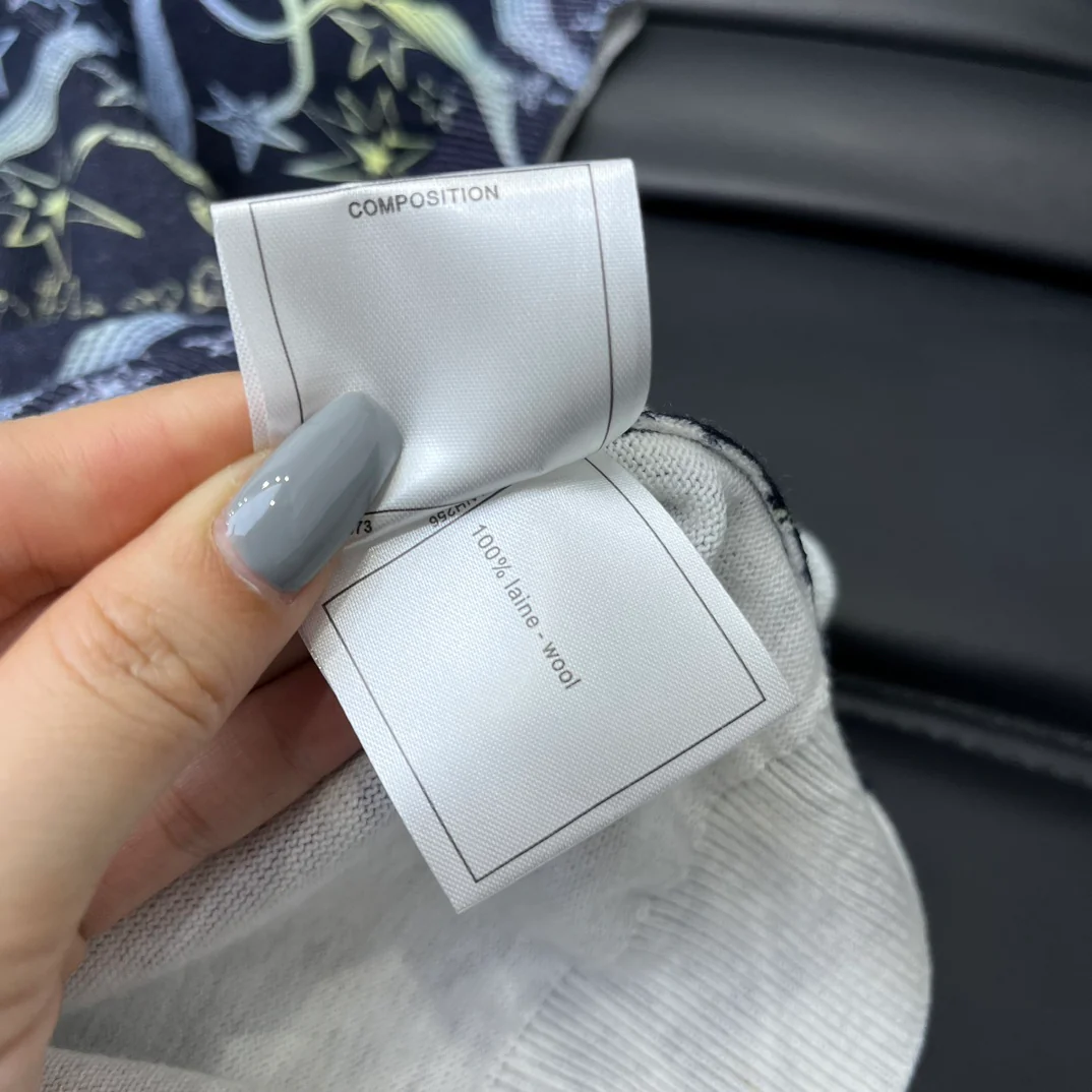 Топ с короткими рукавами из трикотажа с принтом из коллекции Chanel 2403 Comet.