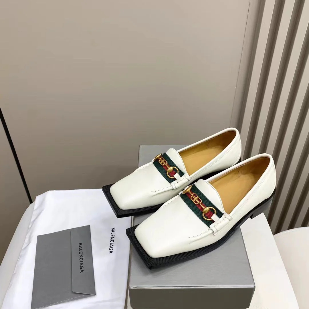 Balenciaga - Обувь в афро-стиле