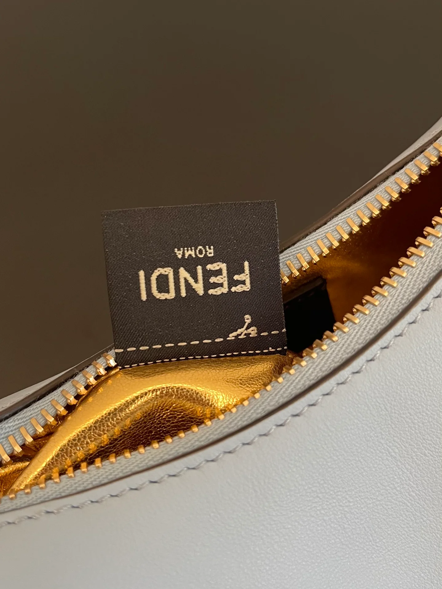 Миниатюрная синяя кожаная сумка через плечо Fendi-fendigraphy