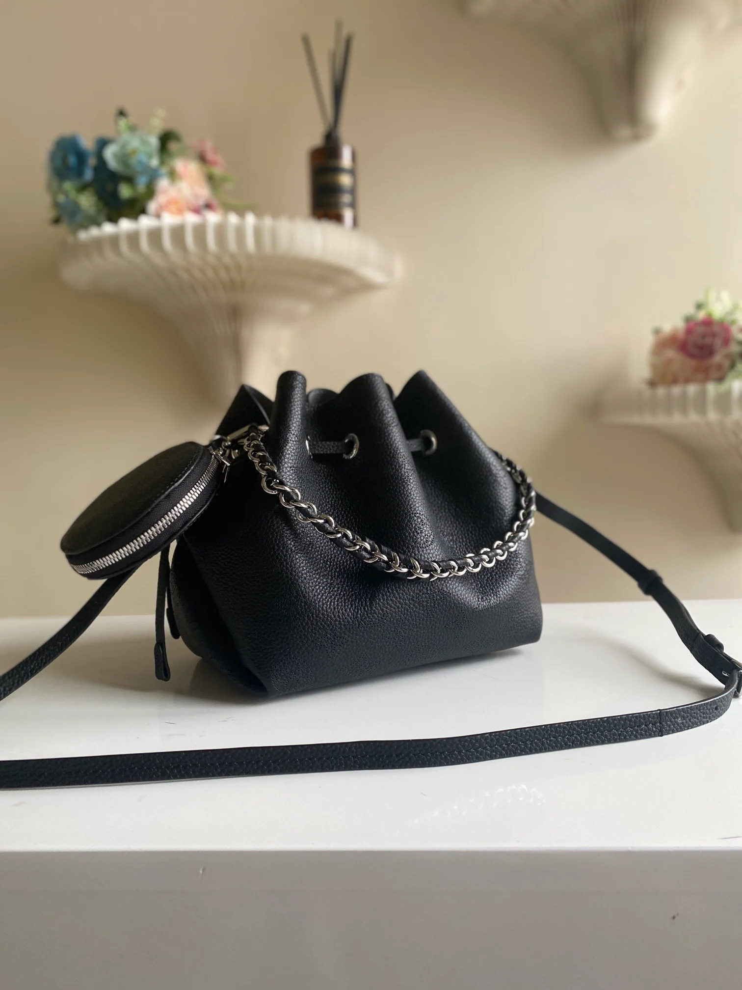 m57070-LV-Bella-Bucket Bag-Black