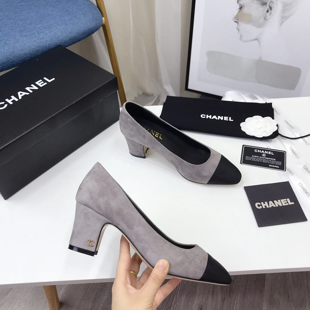 Туфли Chanel на массивном каблуке - Коллекция Métiers d'Art - Серый