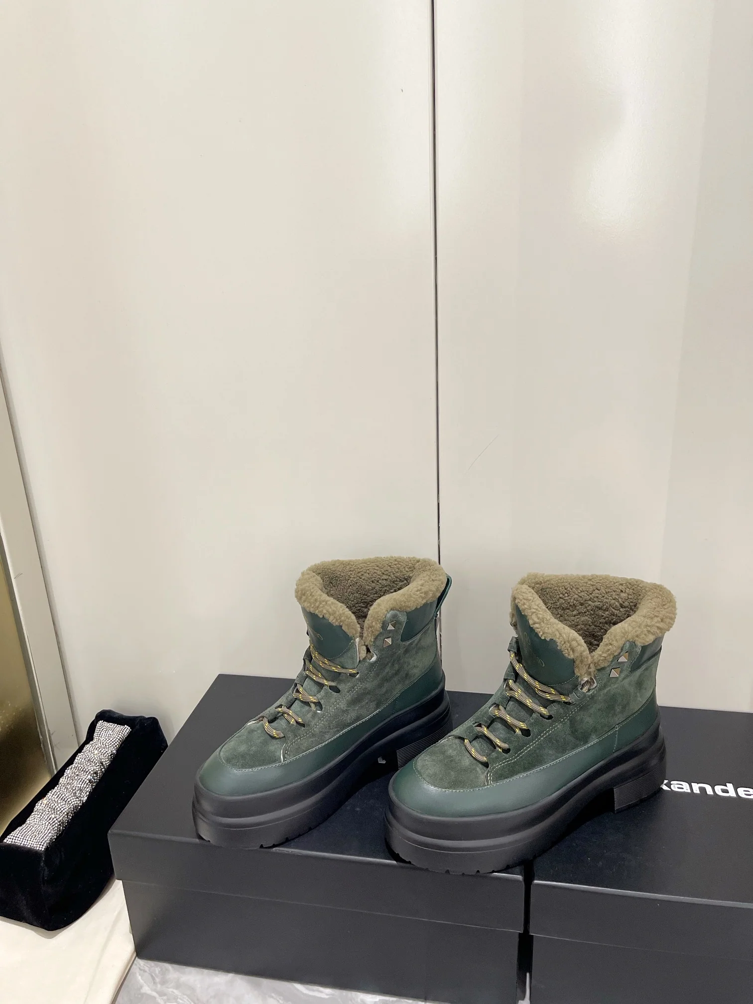 Новинка сезона осень/зима 2022 от Valentino - Снежные сапоги - 1