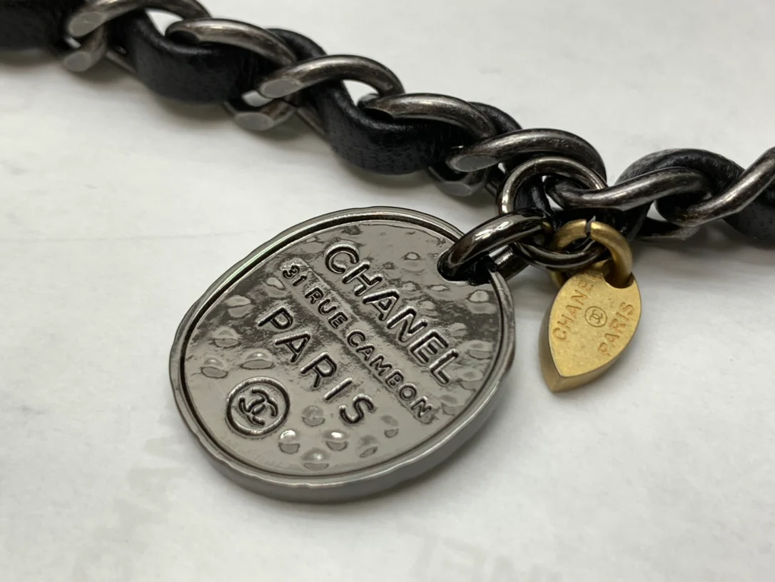 Новинка сезона осень/зима 2022 от Chanel - сумка Badge Flap Bag.