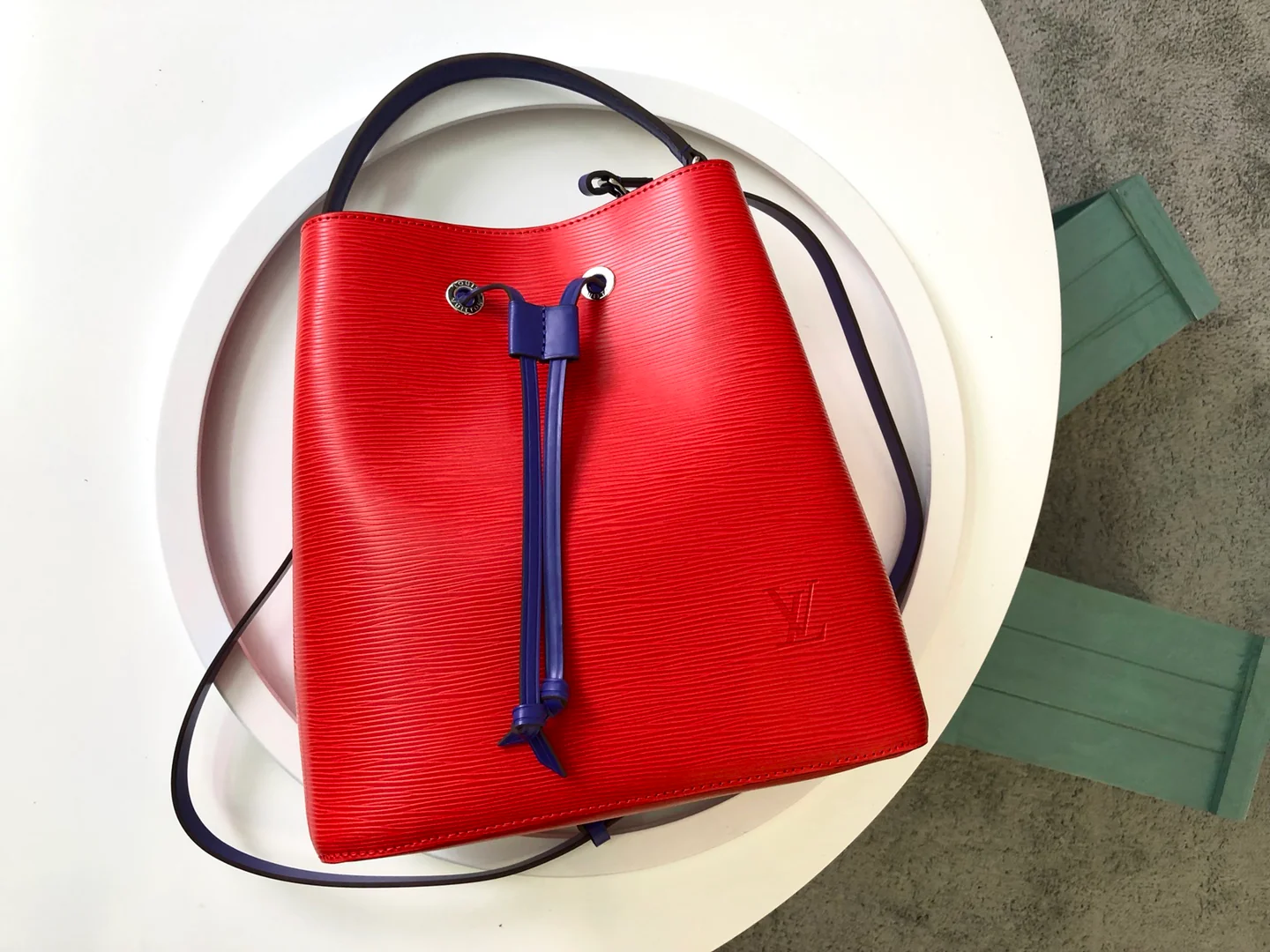 m54366-LV-lockme-bucket-water ripple series bucket bag-red