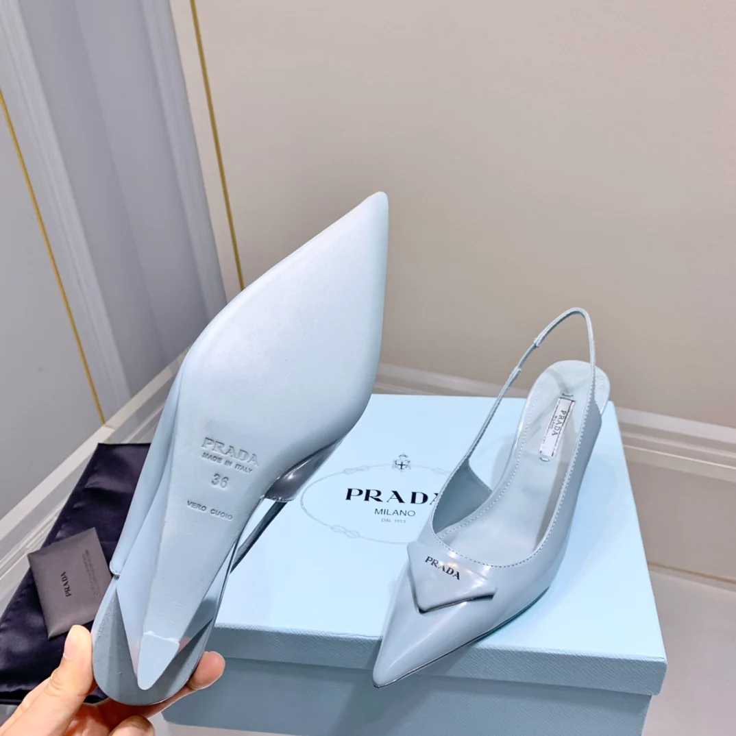 Prada - Синие туфли на низком каблуке