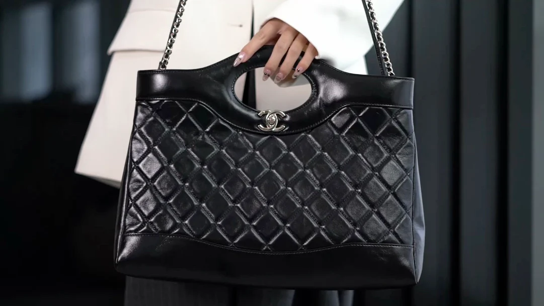 24s-31bag-Horizontal Medium-Black