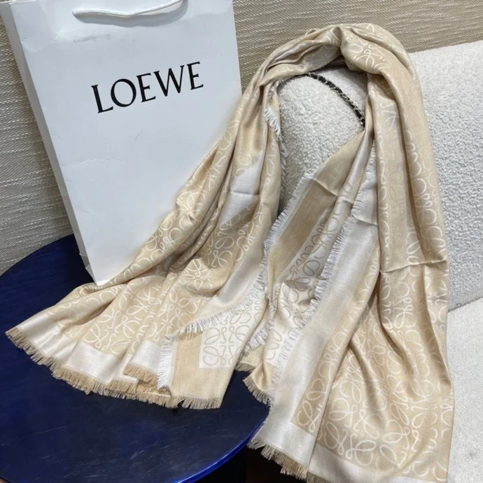 Квадратный кашемировый шарф с логотипом Lolwei, 140 см, цвет ?молочный чай?.