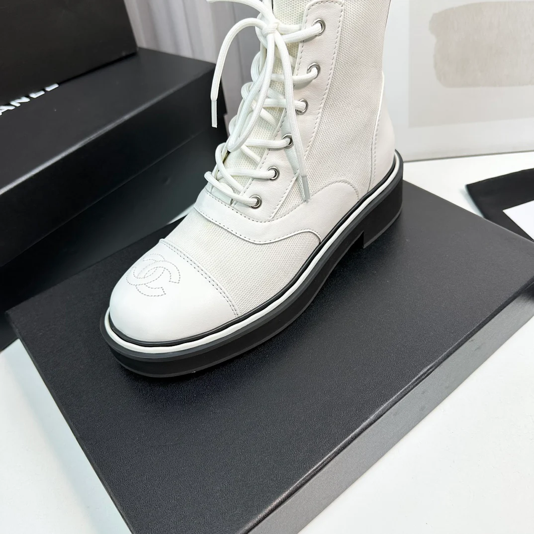 Новинка сезона осень/зима 2023 от Chanel - Ботильоны-носки - Белые