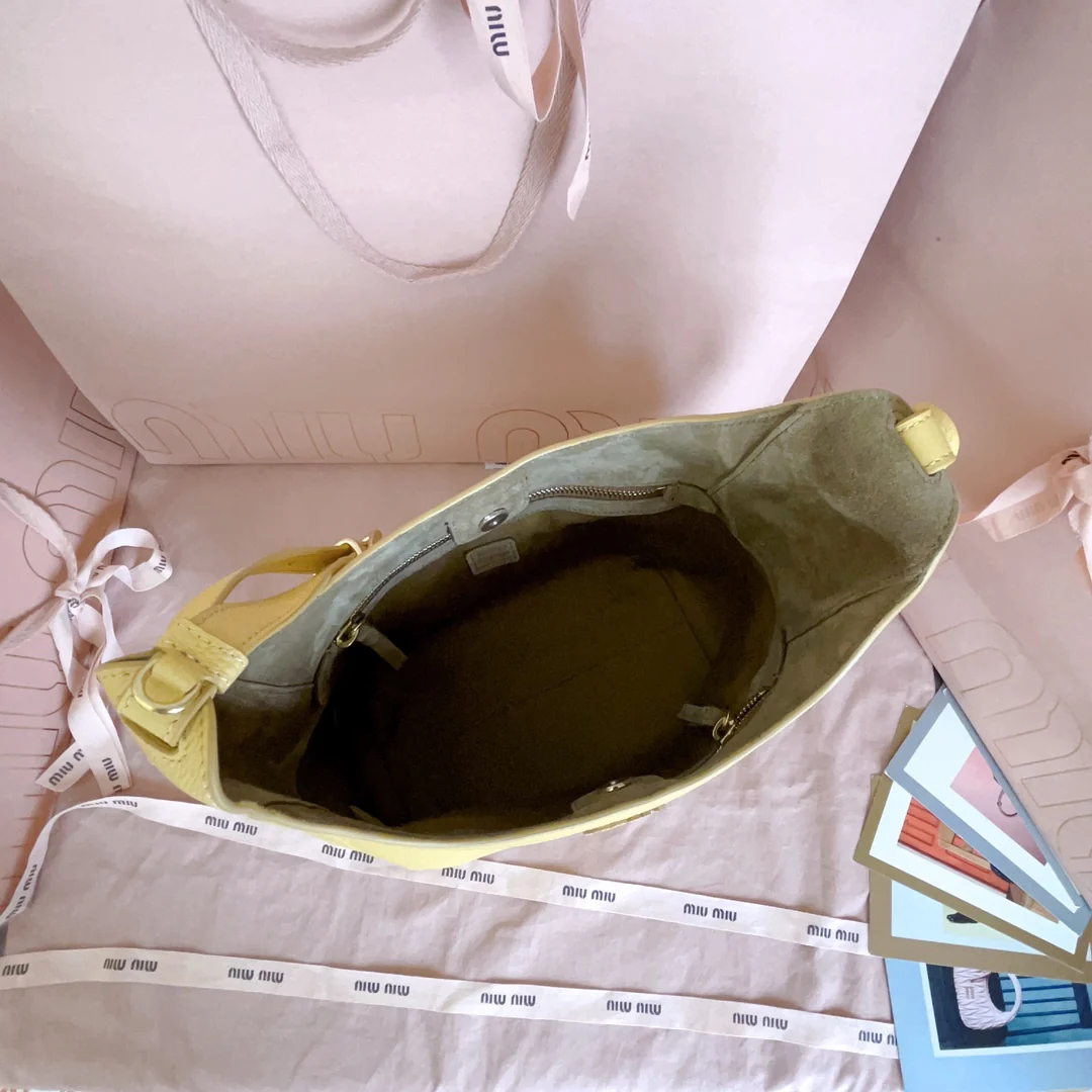 Кожаная сумка-тоут Miu Miu-5be098, желтая.