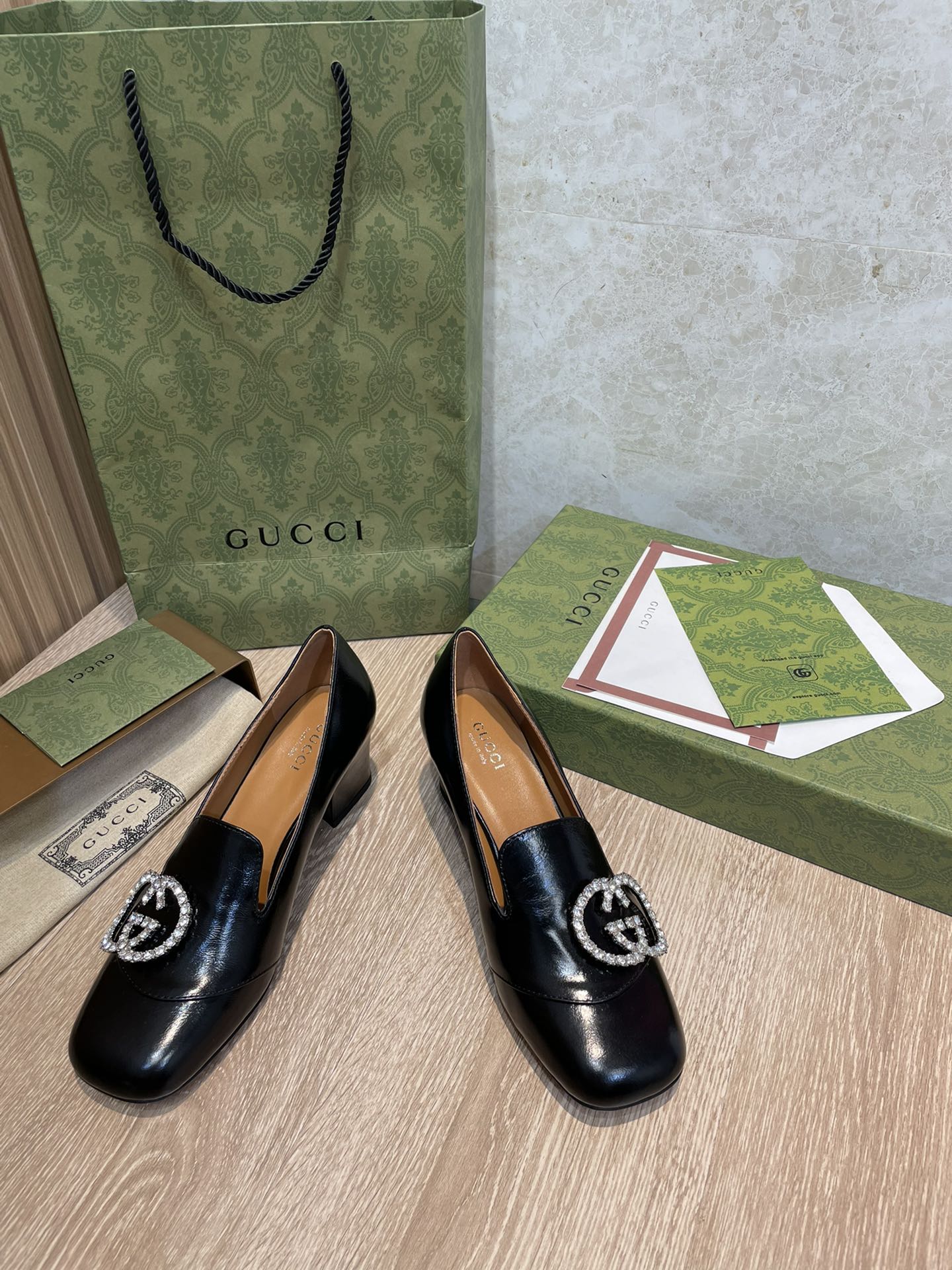 Gucci - 22 Ранняя весна - Двойной переплетенный логотип G - Массивный каблук - Туфли на низком каблуке - Лоферы - 1