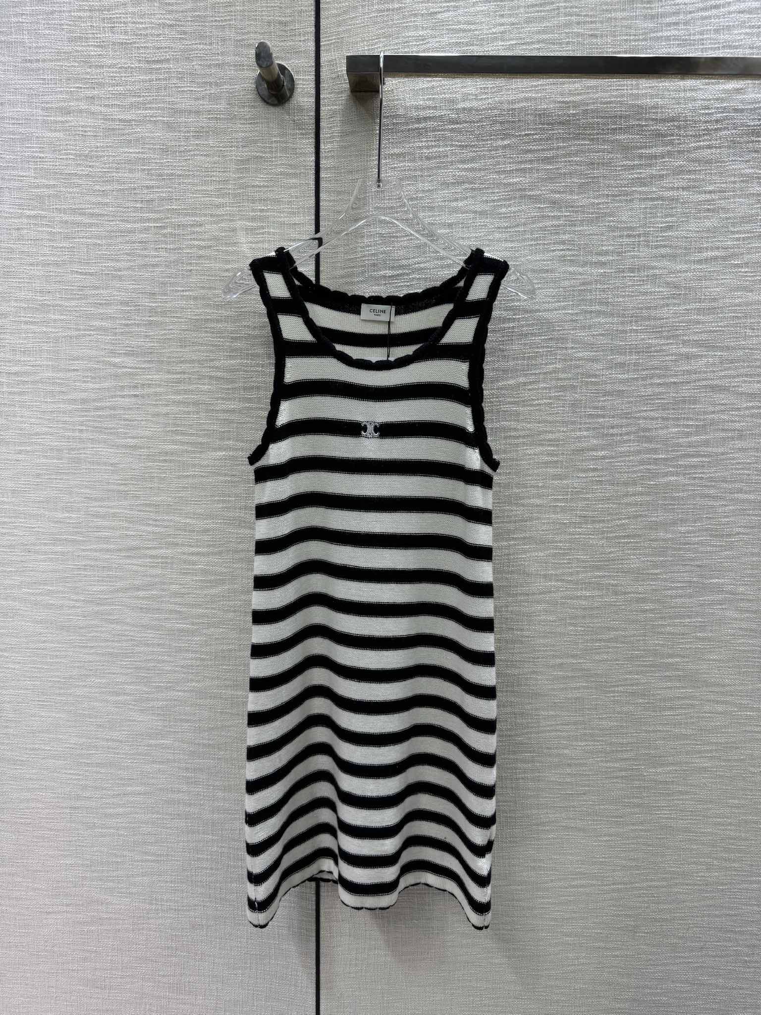 Вязаное платье-жилет Celine-2404 с кружевной отделкой и полосатым узором в стиле колор-блок.