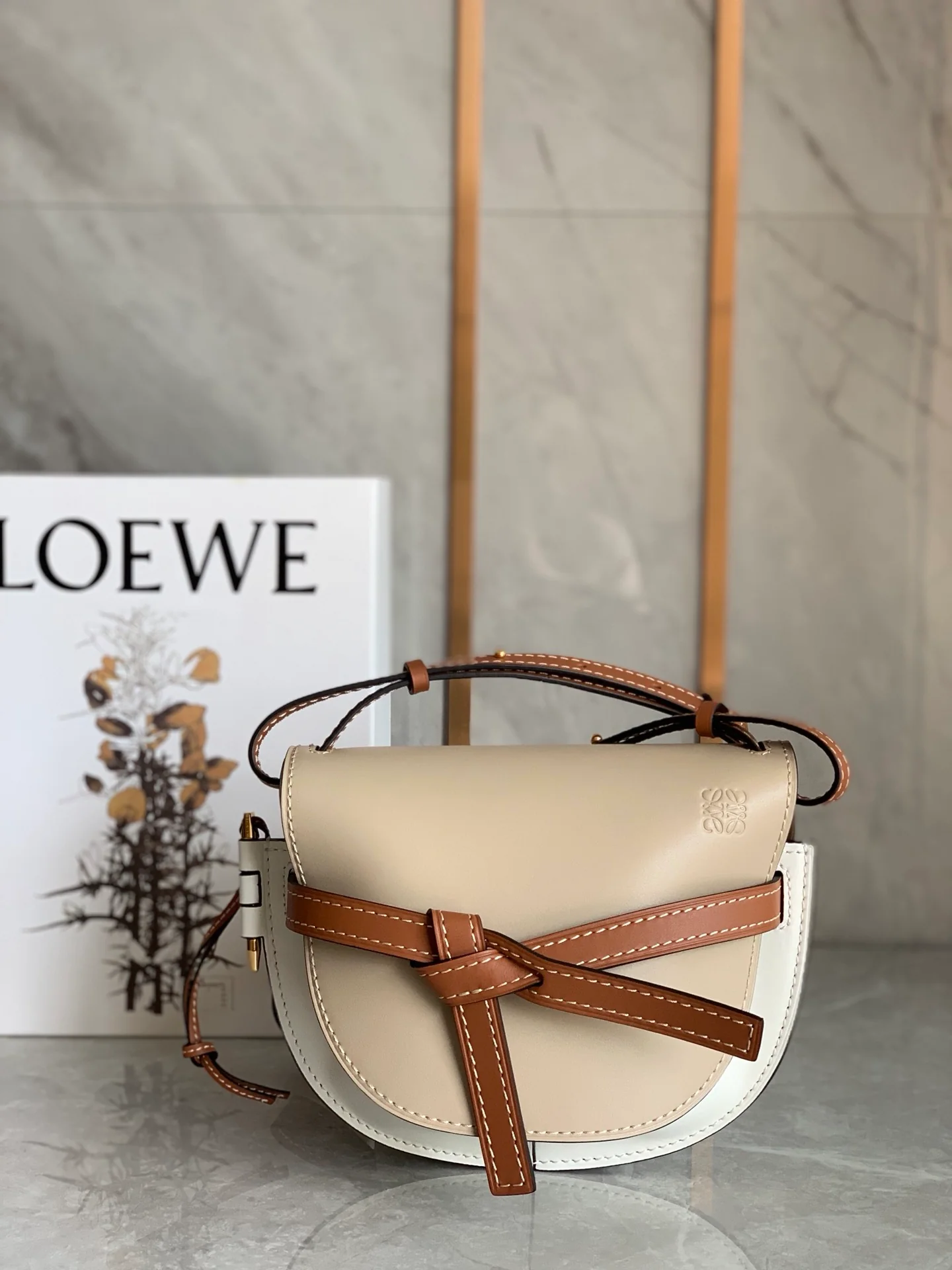 Loewe-gate-small-20x19x11-5-cm-11