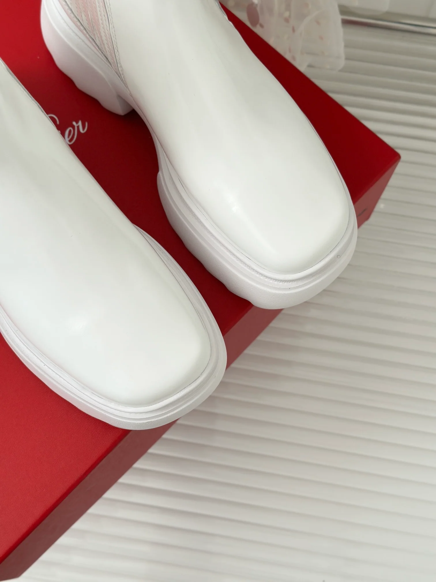 Обувь RV Shoes - Новинка сезона осень/зима 2023 - Ботильоны с квадратной пряжкой и стразами - Белые