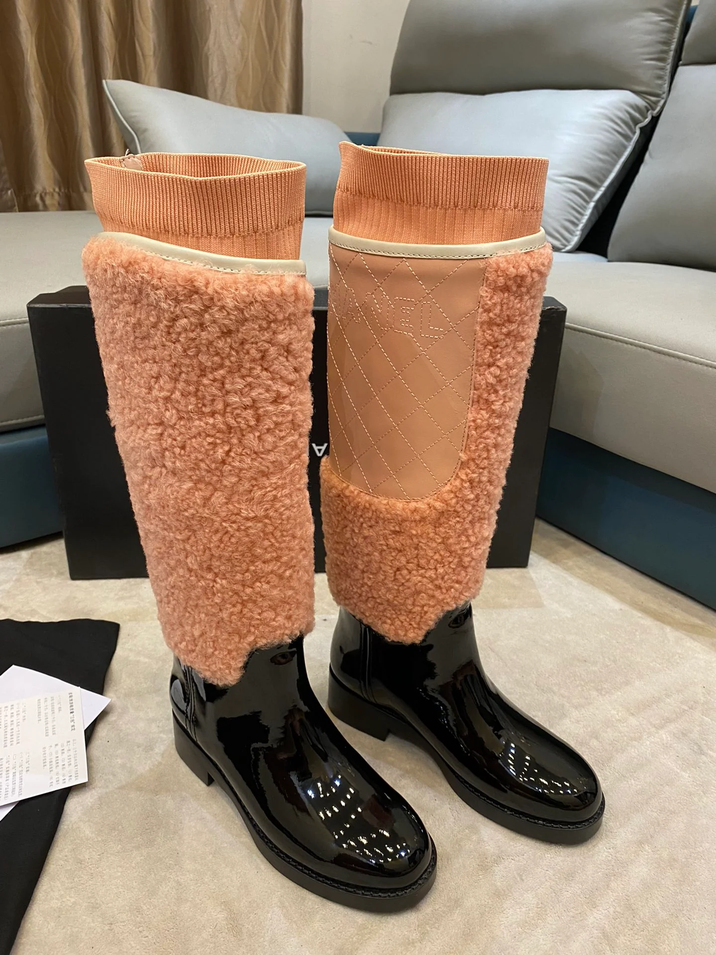 Новинка 2022 года от Chanel - Кожаные сапоги - Замшевые - 1